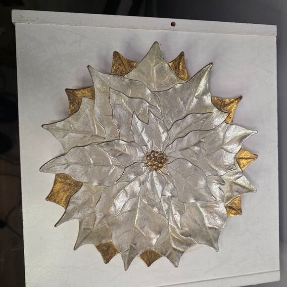 Robert Stanley Home Collection Mixed Metals Christmas Poinsettia Plate NWT - Picture 1 of 3